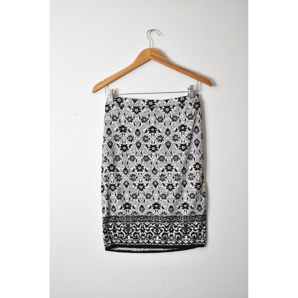 Max Studio Pencil Skirt Women S Black White Excellent Floral Medallion Print - Picture 4 of 6